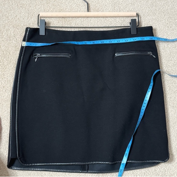 Banana Republic Mini Skirt Black Faux Leather Trim Zip Pockets Edgy Lined Sz 8 - Picture 6 of 12